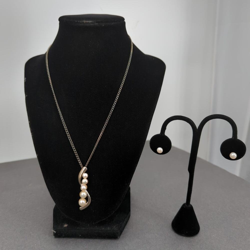 Vintage Fashion Necklace faux encased pearl Pendant with matching earrings